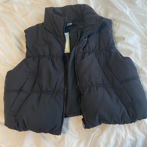 h&m cropped puffer vest